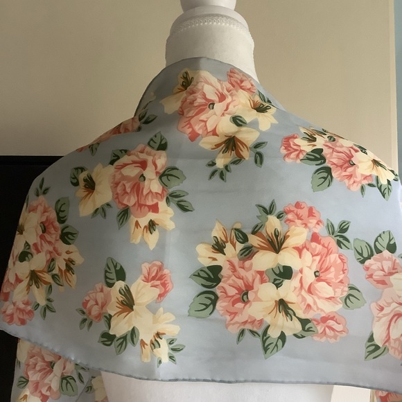 Floral Patterned Rectangular Scarf - Picture 2 of 11